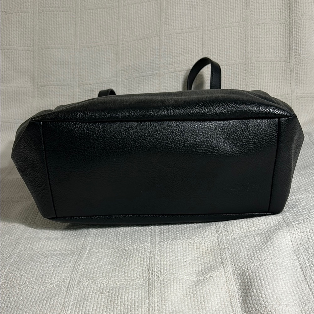 Relic Black Tote Bag with Spacious Design - Picture 3 of 8